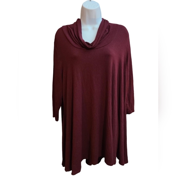 Tahari Woman Sweaters - TAHARI WOMAN Burgundy turtleneck tunic 1x